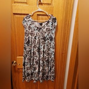 Torrid Size 2 (2X/18) Mint Dress with Grayscale Floral Pattern